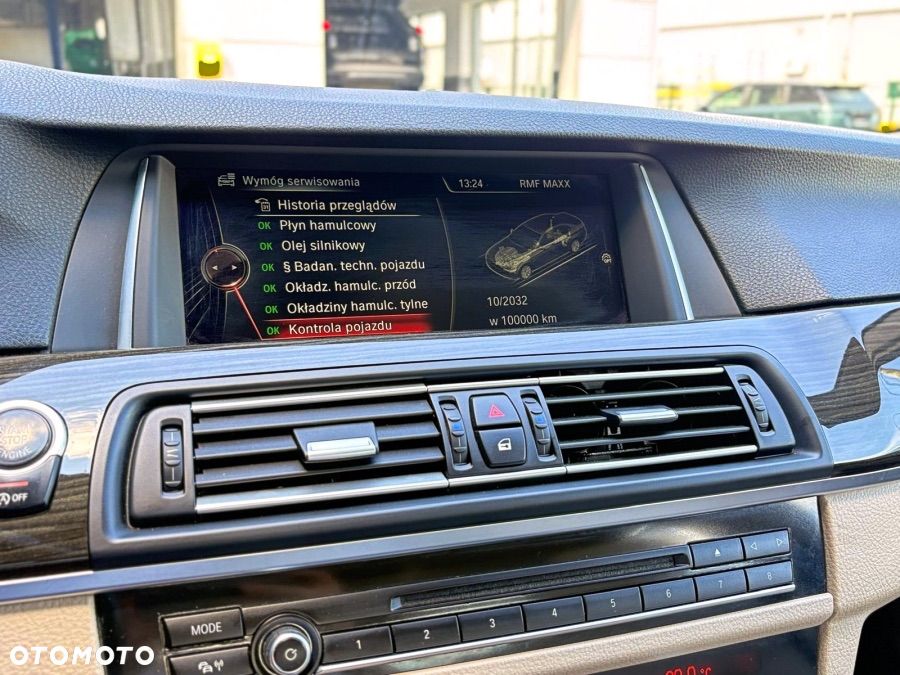 BMW Seria 5 525d xDrive Luxury Line - 28