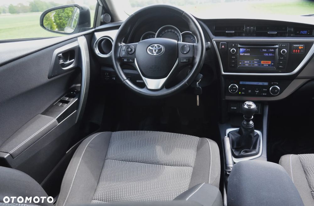 Toyota Auris - 14