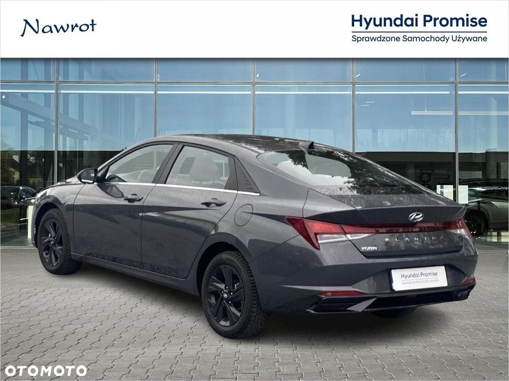 Hyundai Elantra - 3