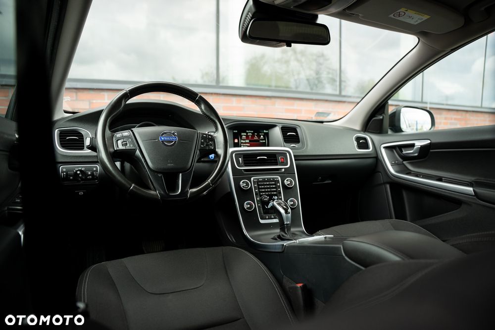 Volvo S60 D3 Drive-E Momentum - 28