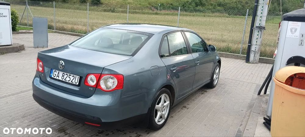 Volkswagen Jetta 1.6 FSI Comfortline - 15