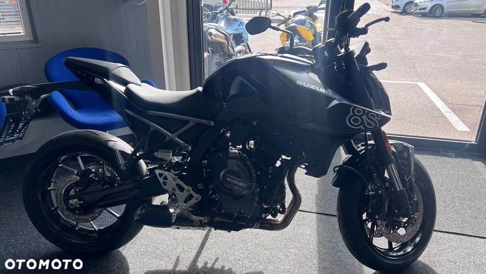 Suzuki GSX - 17