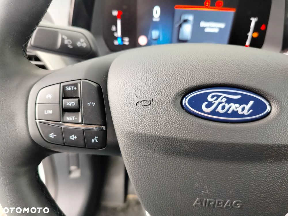 Ford Transit Courier - 10