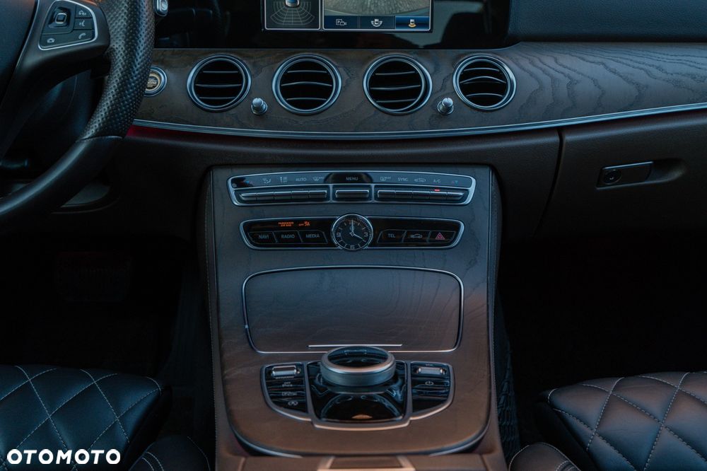 Mercedes-Benz Klasa E 220 d 4-Matic Business Edition 9G-TRONIC - 25