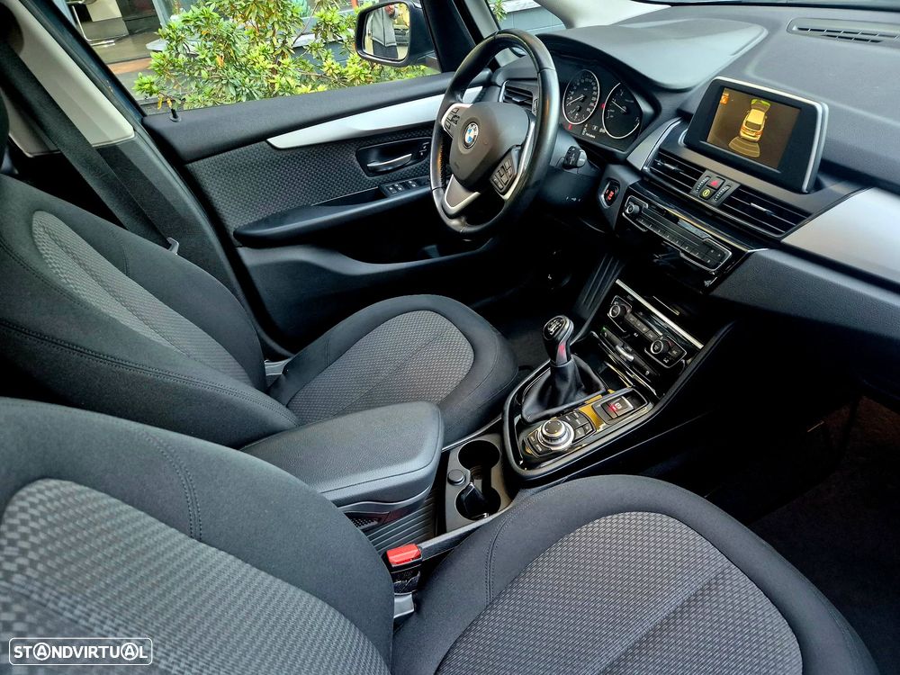 BMW 218 Active Tourer i Luxury Line - 37