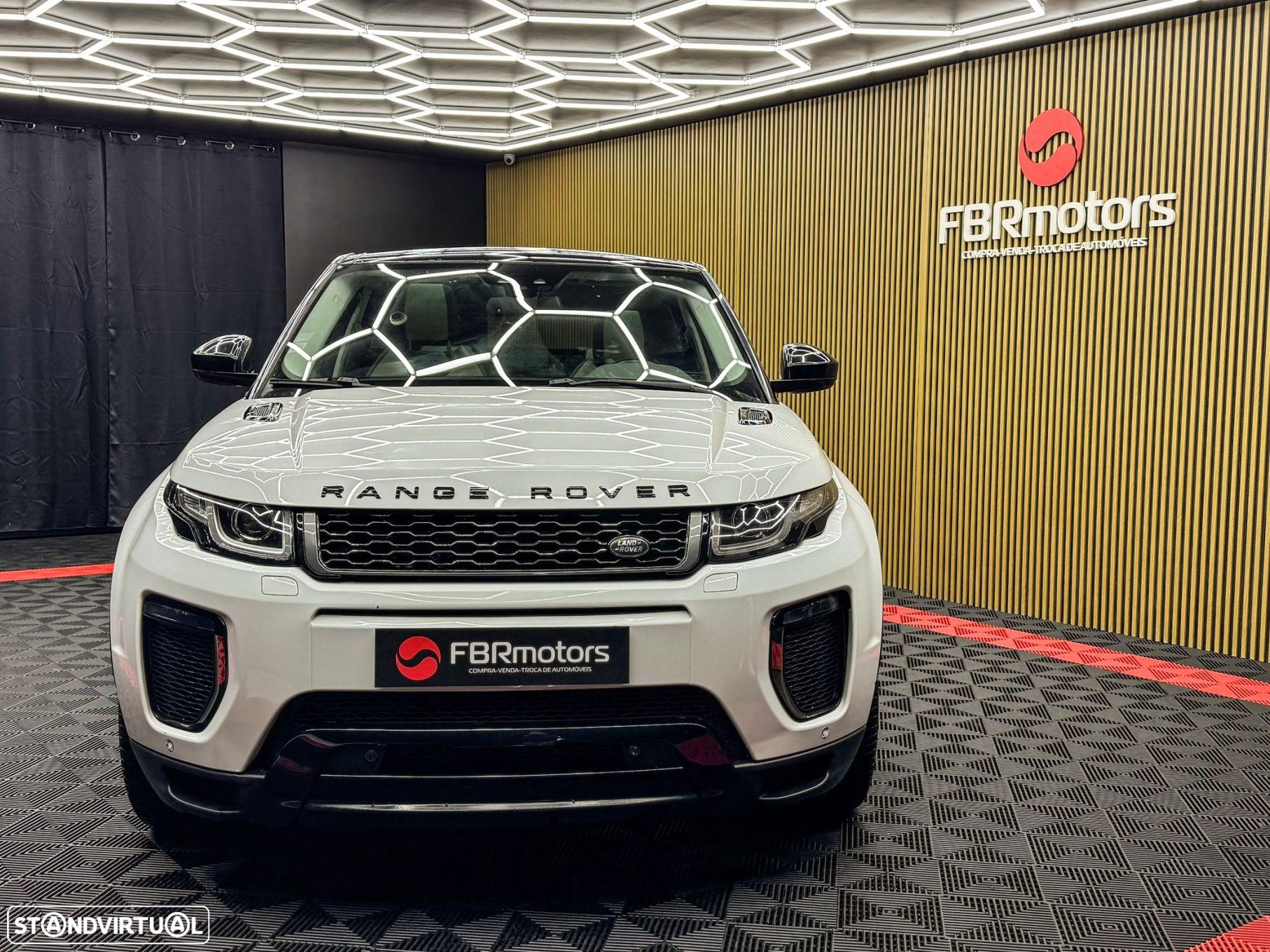 Land Rover Range Rover Evoque 2.0 D180 AWD R-Dynamic HSE Auto - 28