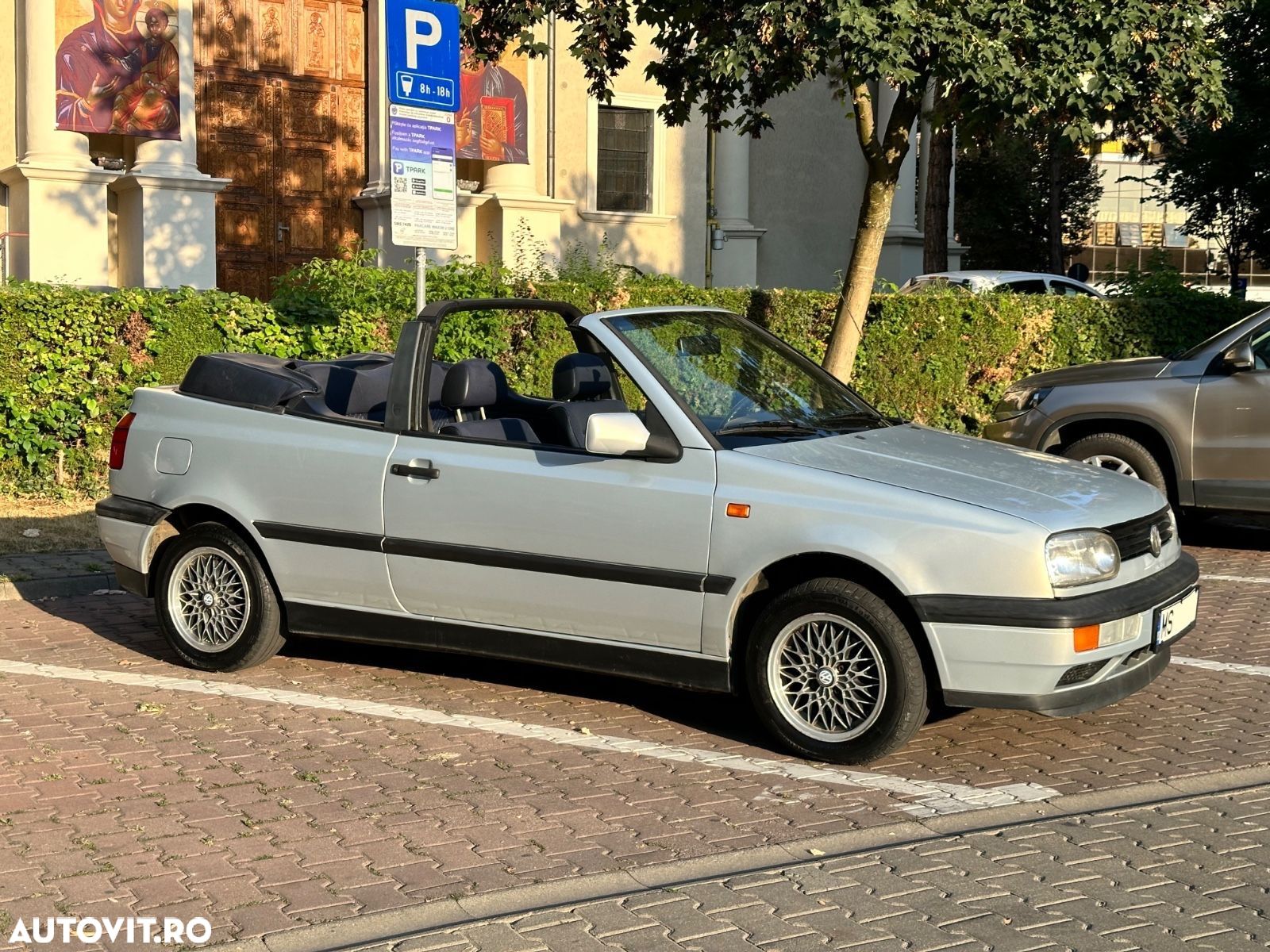 Volkswagen Golf - 1