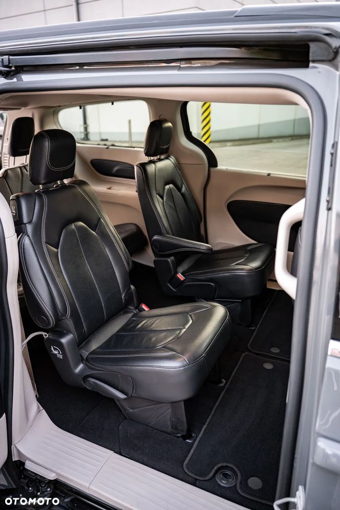 Chrysler Pacifica - 23