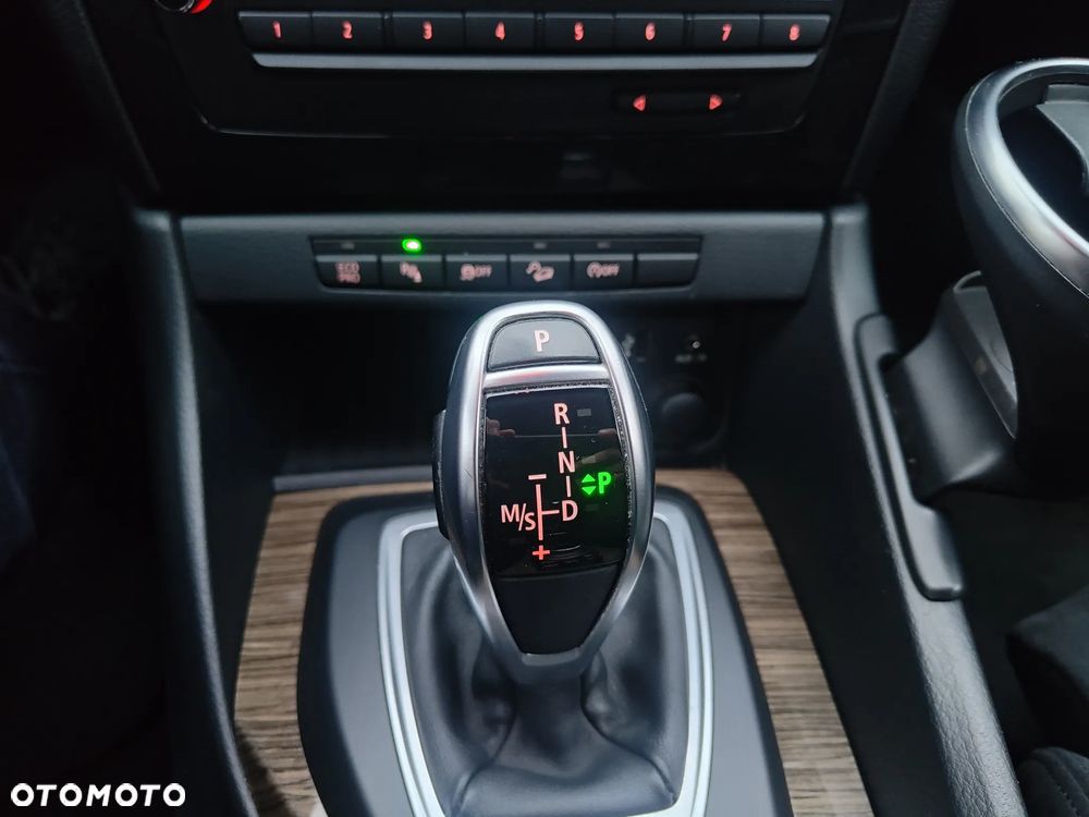 BMW X1 xDrive18d Sport Line - 23