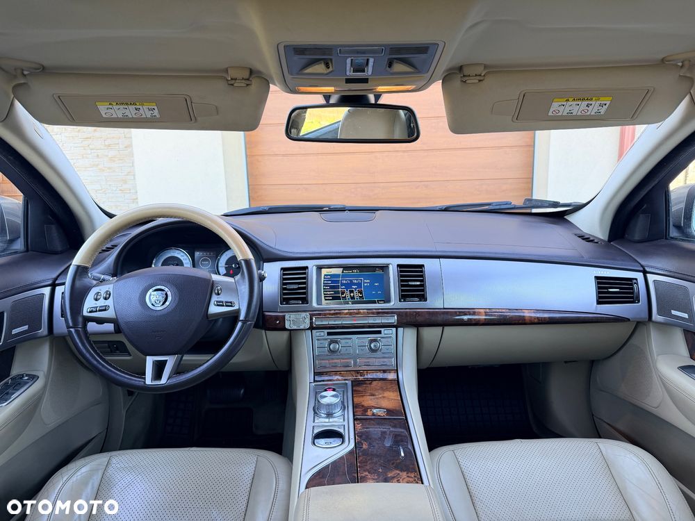 Jaguar XF 2.7 V6 Premium Luxury - 37