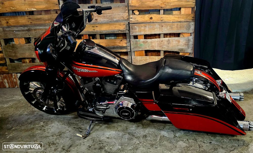 Harley-Davidson FLHXS - 1