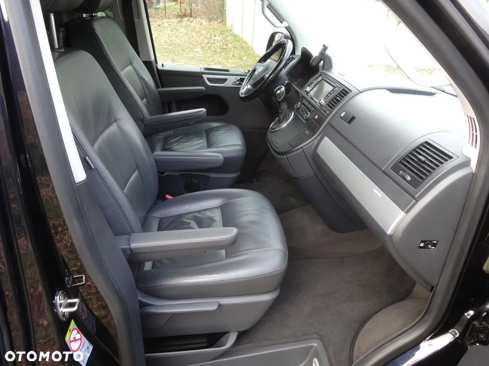 Volkswagen Multivan - 24