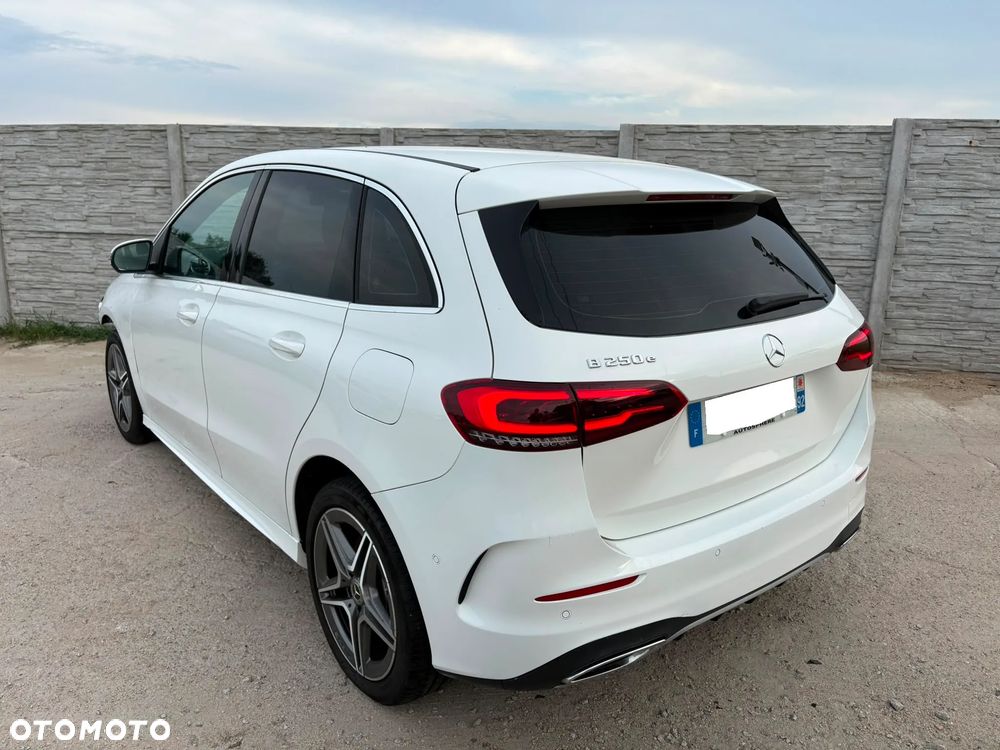 Mercedes-Benz Klasa B 250 e 8G-DCT AMG Line - 33