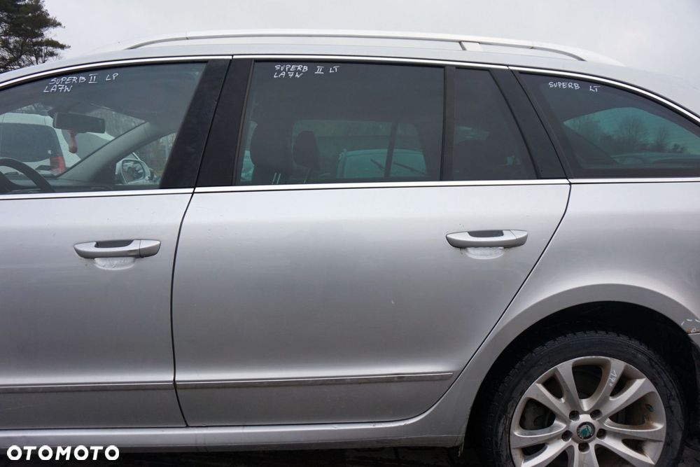 DRZWI TYLNE LEWE SUPERB II 3T KOMBI LA7W  SREBRNY SKODA 2008-2013 - 1