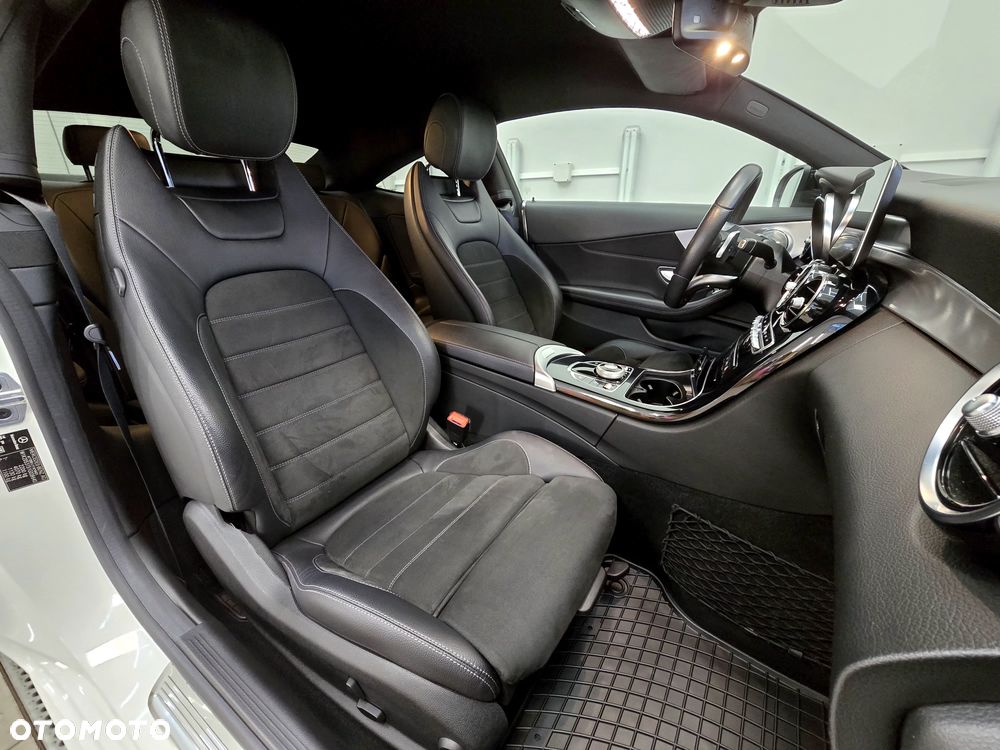 Mercedes-Benz Klasa C 220 d 4Matic 9G-TRONIC - 39