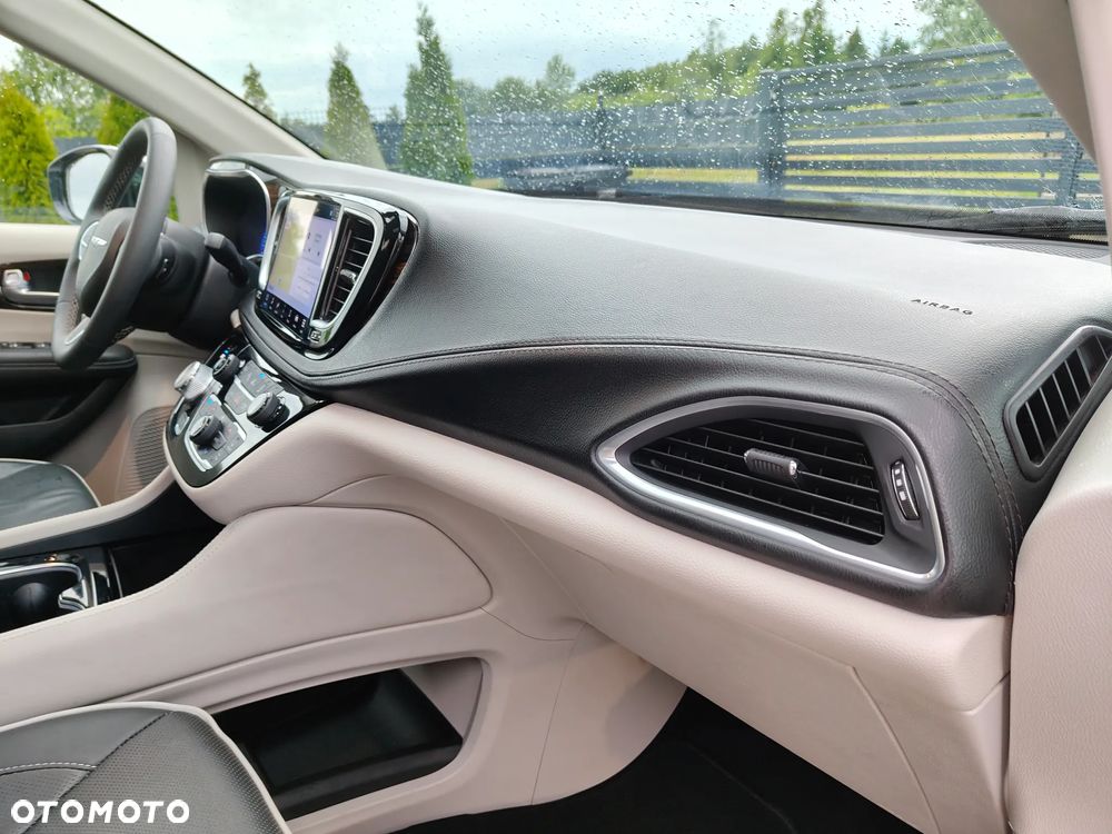 Chrysler Pacifica - 25