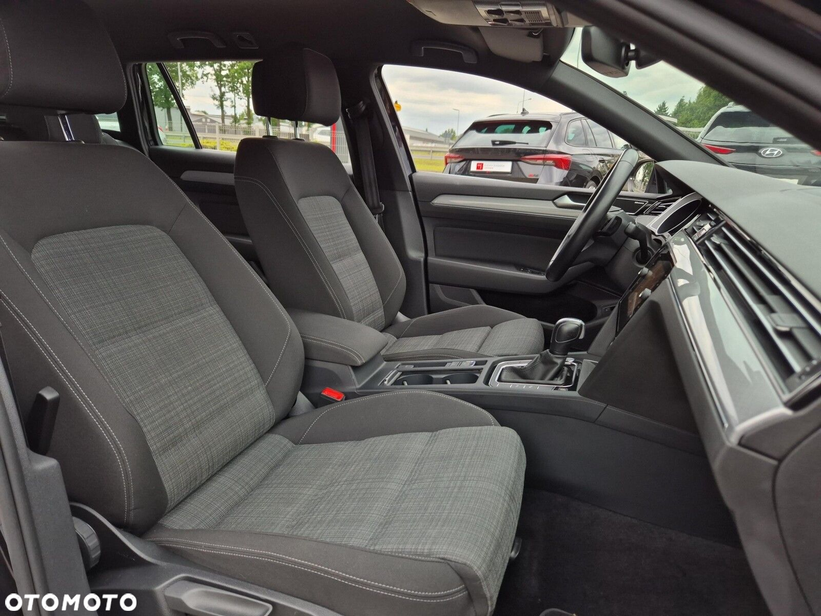 Volkswagen Passat 2.0 TDI Business DSG - 13