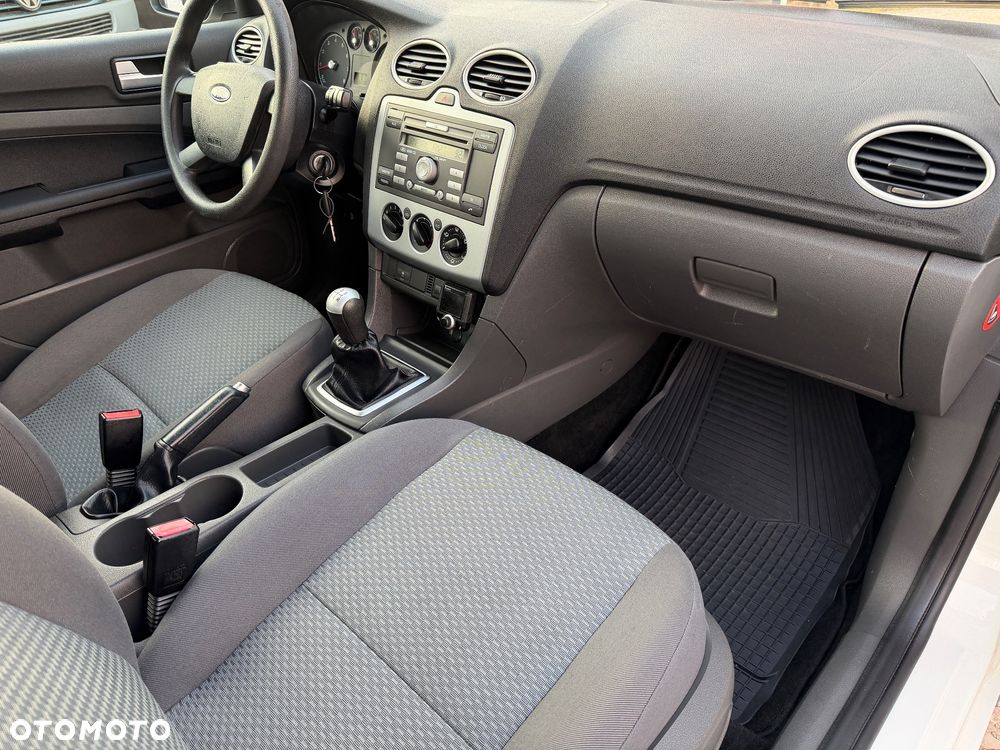 Ford Focus 1.4 Ambiente - 36