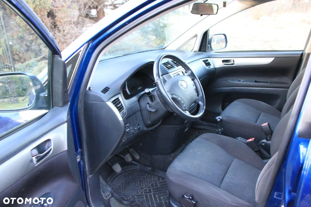 Toyota Avensis Verso D-4D - 13