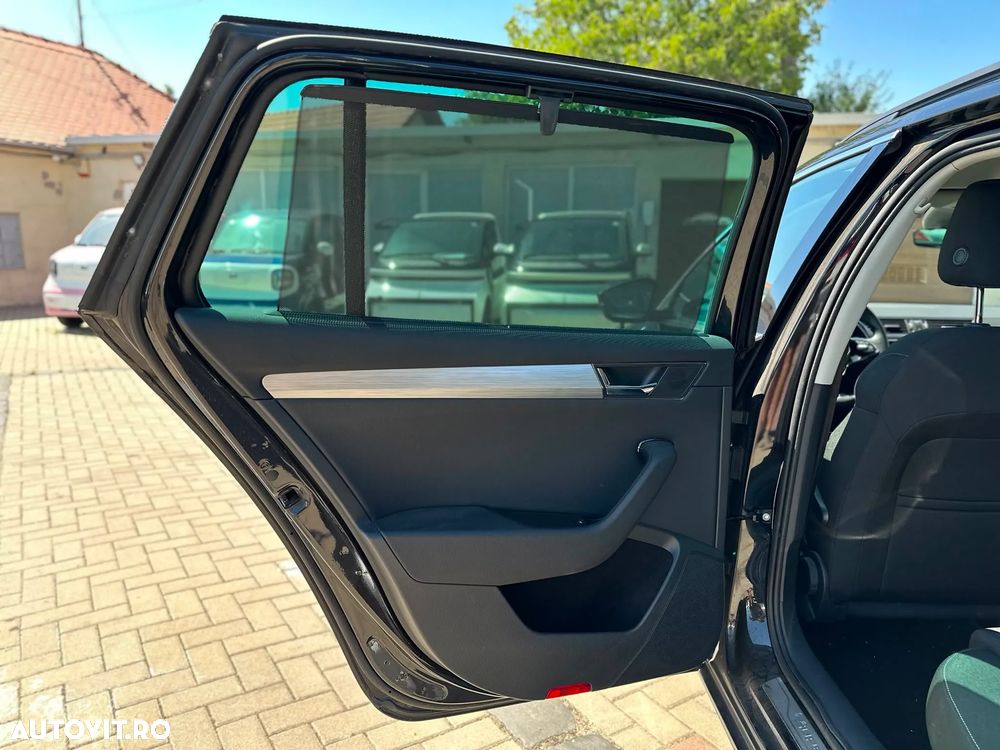 Skoda Superb 2.0 TDI DSG Ambition - 41