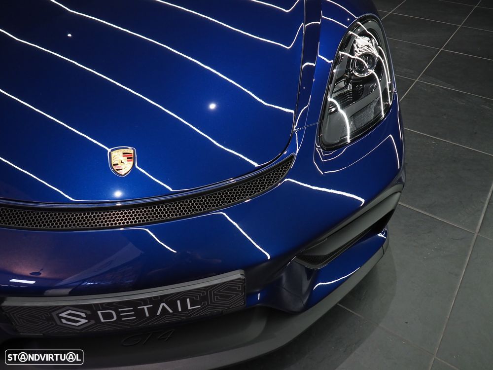 Porsche 718 Cayman GT4 - 4