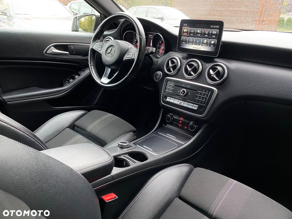 Mercedes-Benz Klasa A 180 7G-DCT Urban - 38