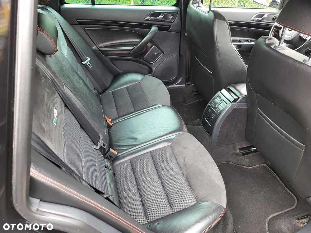 Skoda Octavia Combi 2.0 TDI DPF DSG RS - 23