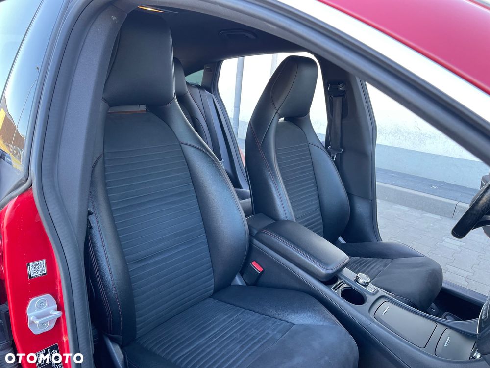 Mercedes-Benz CLA 180 7G-DCT SCORE - 17
