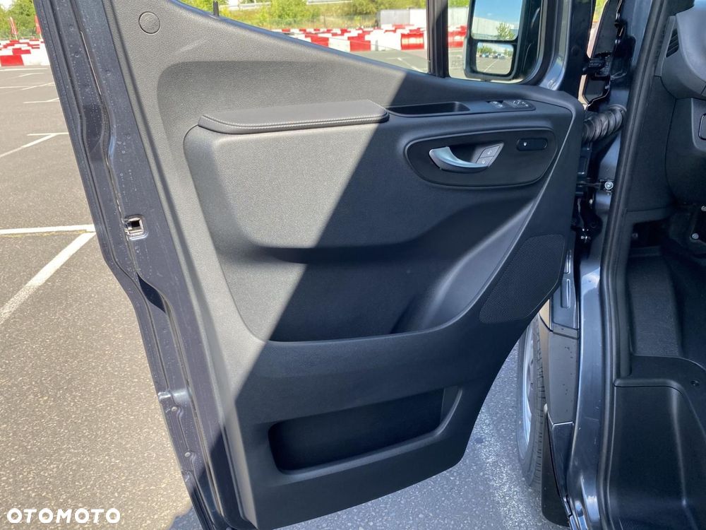 Mercedes-Benz Sprinter - 11