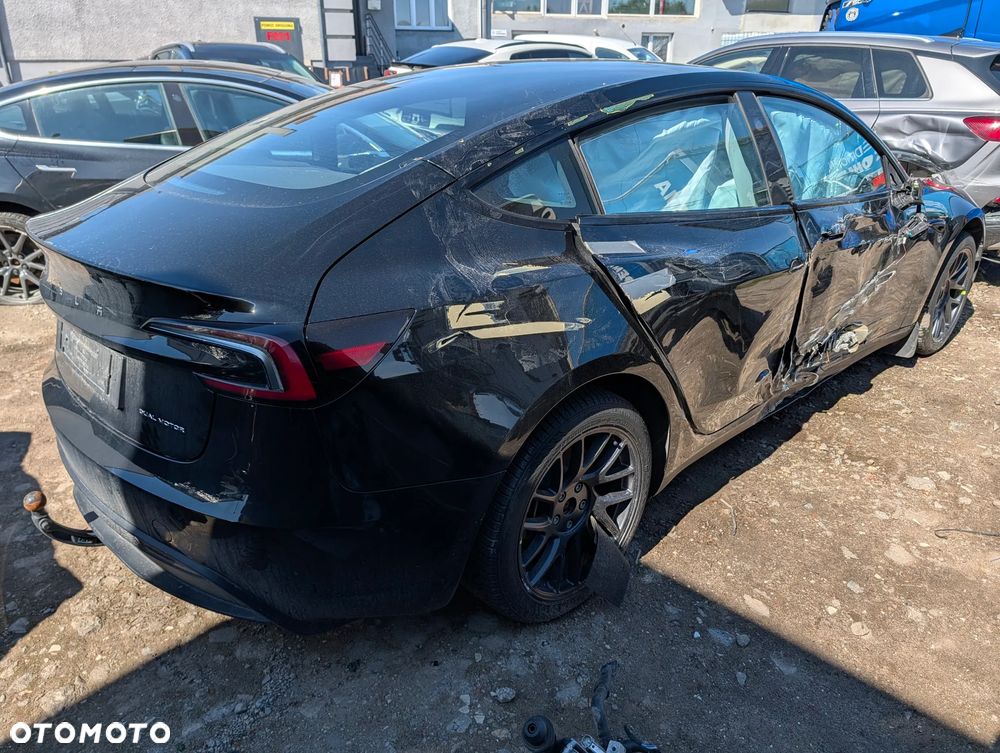 Tesla Model 3 - 4
