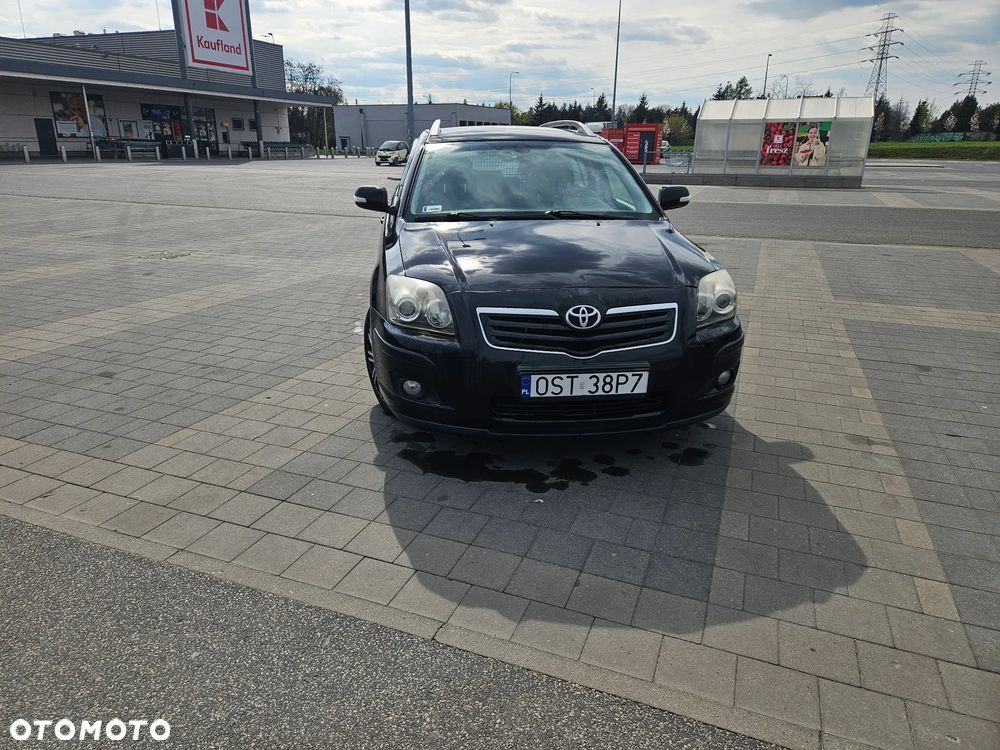 Toyota Avensis 2.0 D-4D Luna - 2