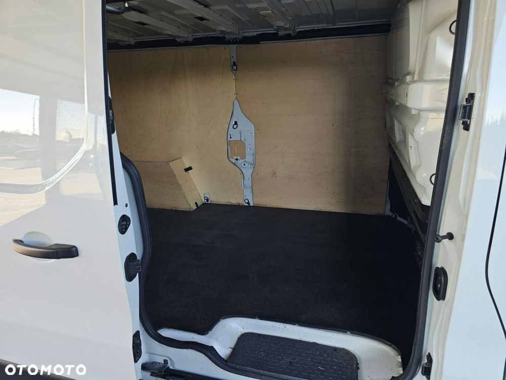Renault Trafic - 23