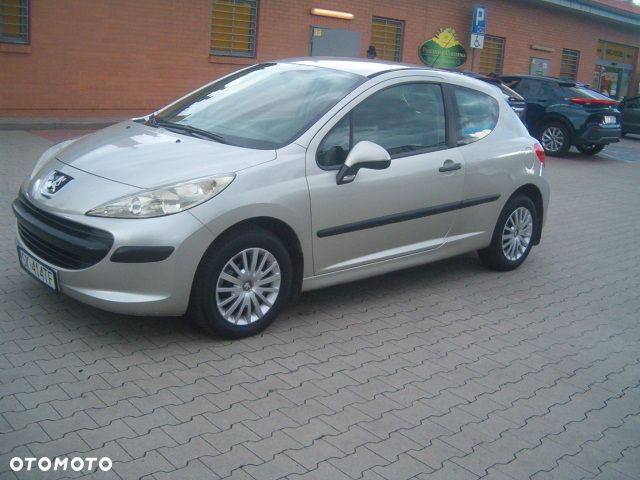 Peugeot 207 - 1