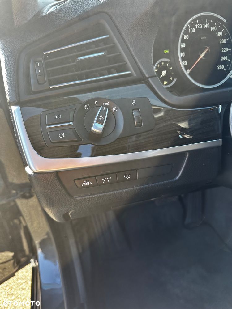 BMW Seria 5 520d Luxury Line - 28