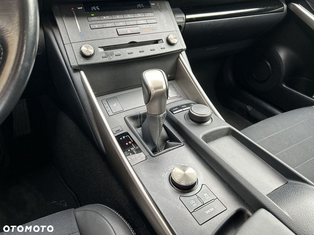 Lexus IS 200t Elite - 18