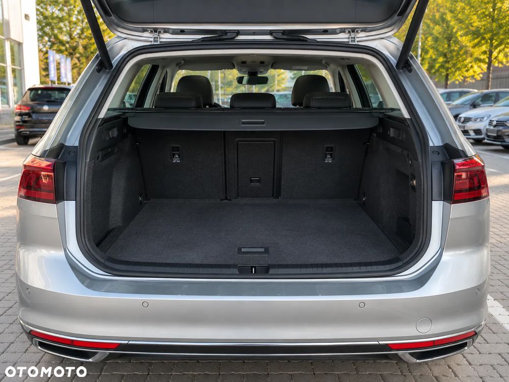Volkswagen Passat Variant 2.0 TDI SCR DSG Elegance - 5