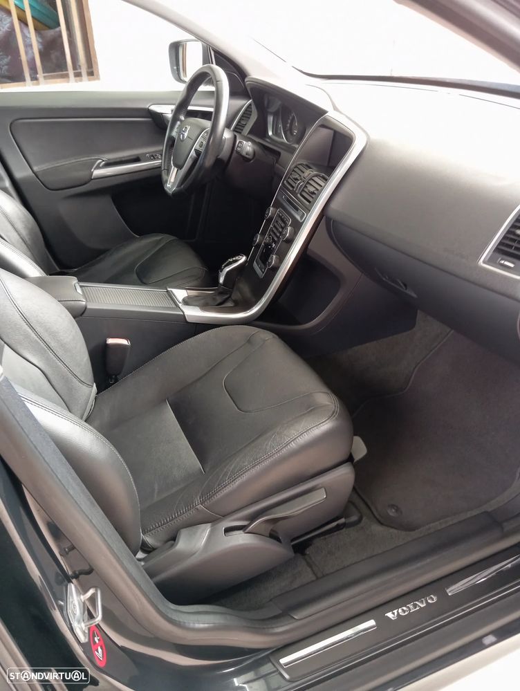 Volvo XC 60 2.0 D4 Momentum Geartronic - 19