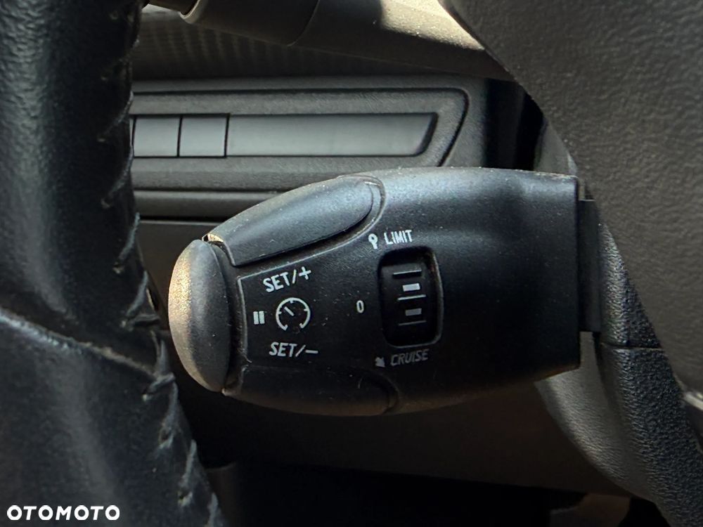 Peugeot 2008 1.2 Pure Tech Style - 12