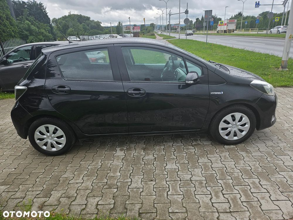 Toyota Yaris Hybrid 100 Sol - 23