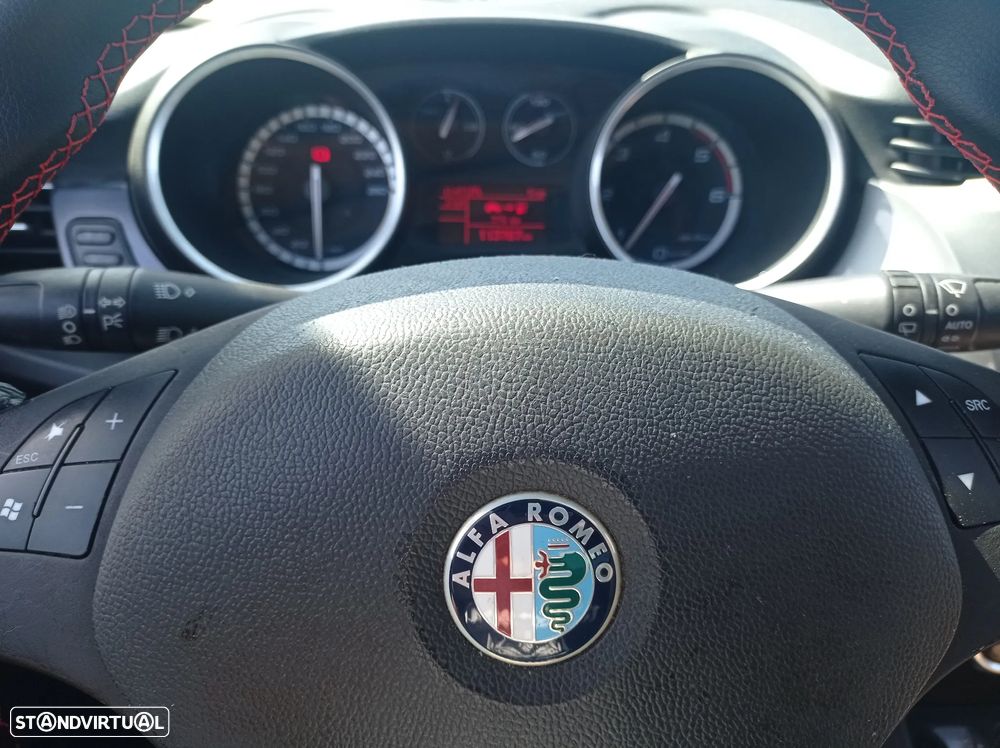 Alfa Romeo Giulietta 2.0 JTDM 16V - 12