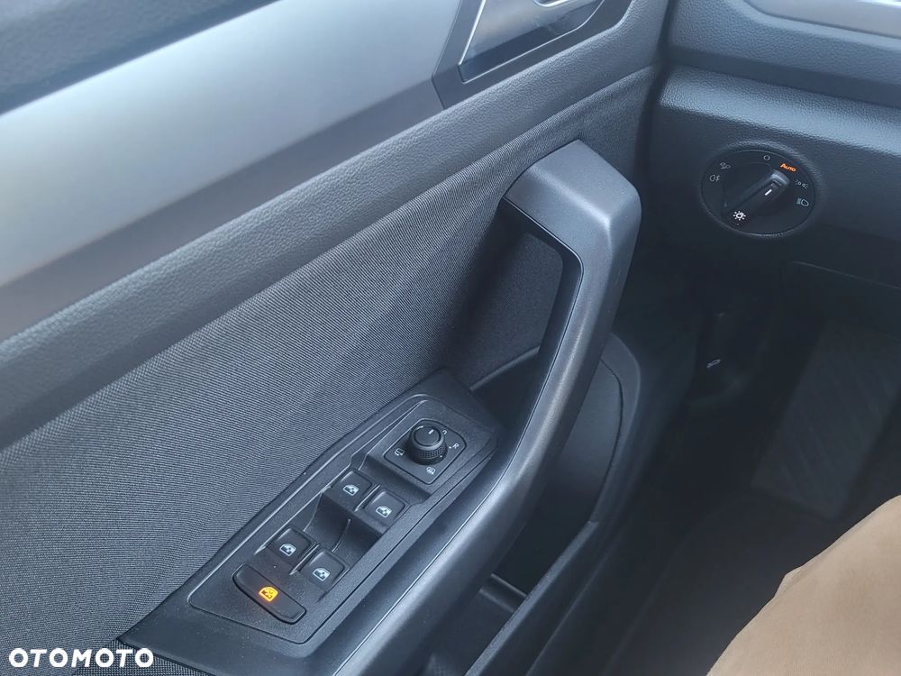 Volkswagen T-Roc - 11