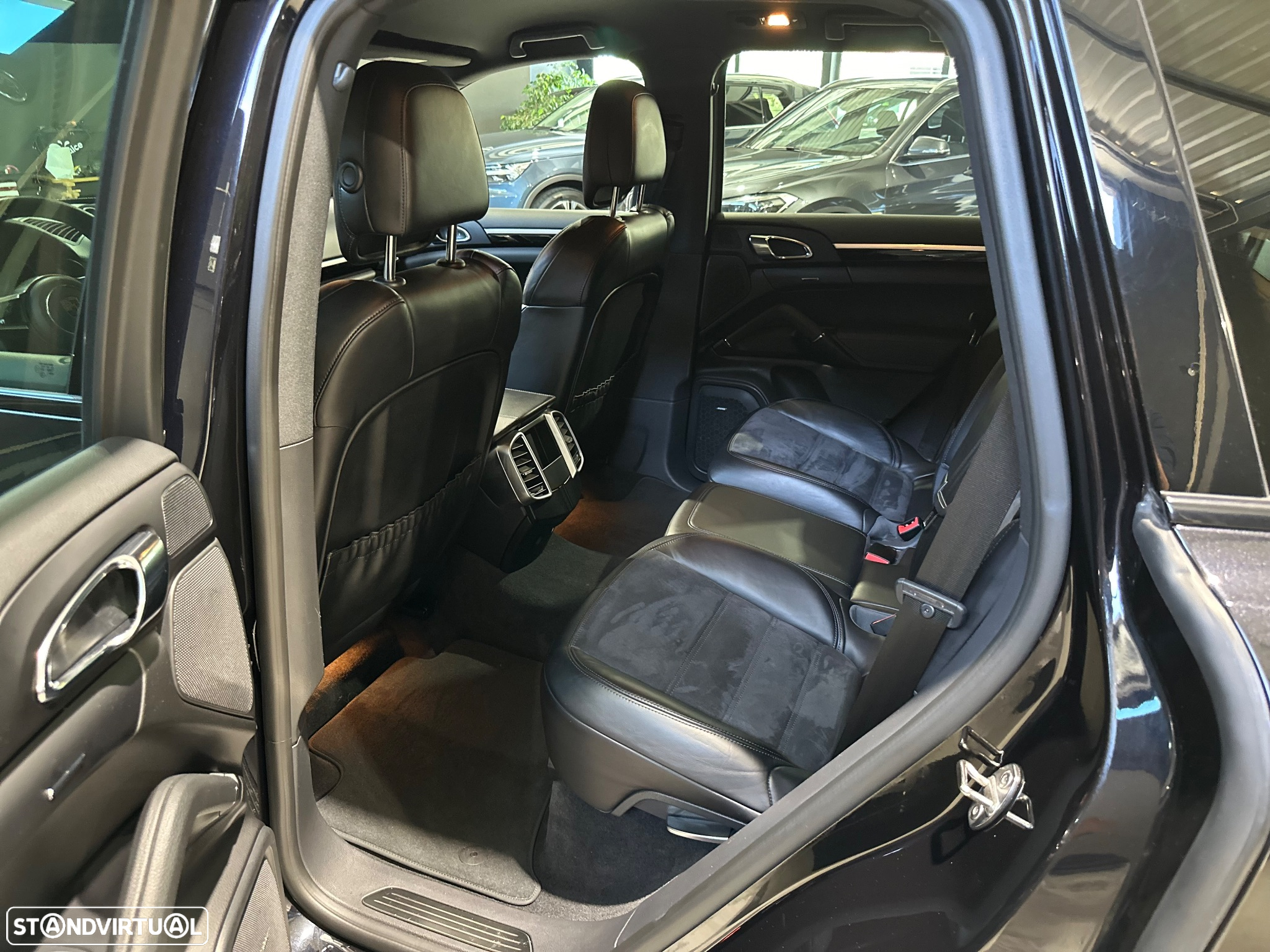 Porsche Cayenne Platinum Edition - 24