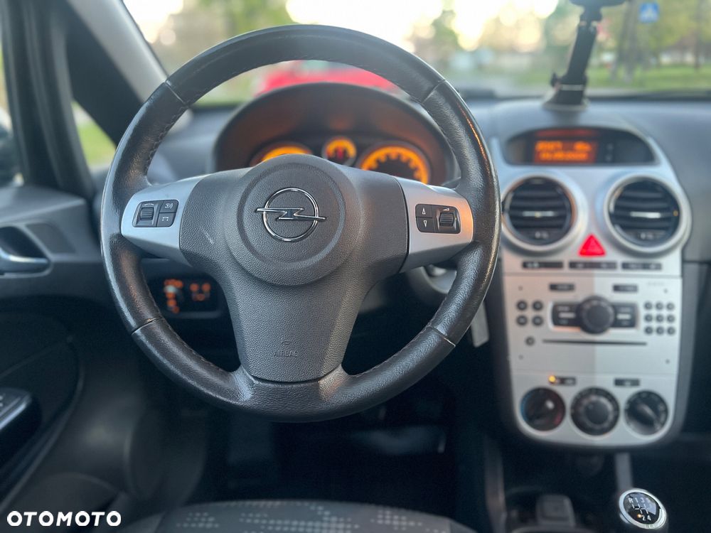 Opel Corsa 1.4 16V Cosmo - 10