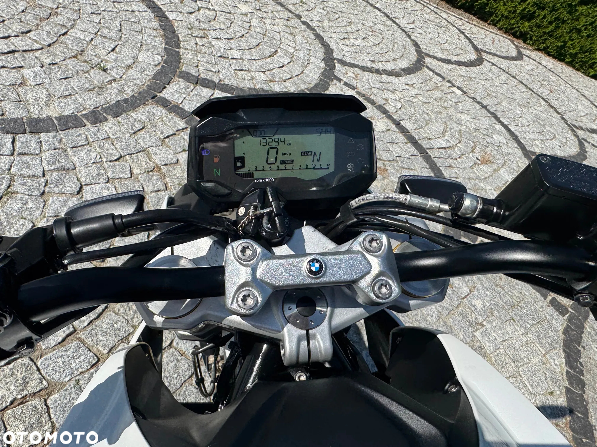 BMW G - 25