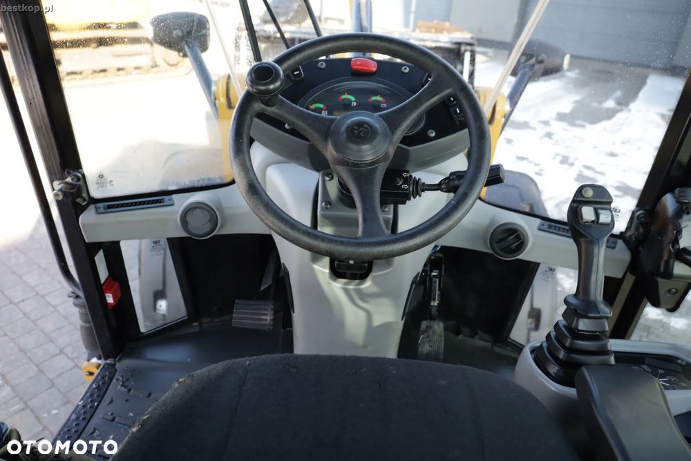 Caterpillar CAT 906M - 31