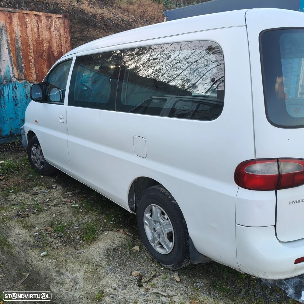 Hyundai H-1 Starex - 3