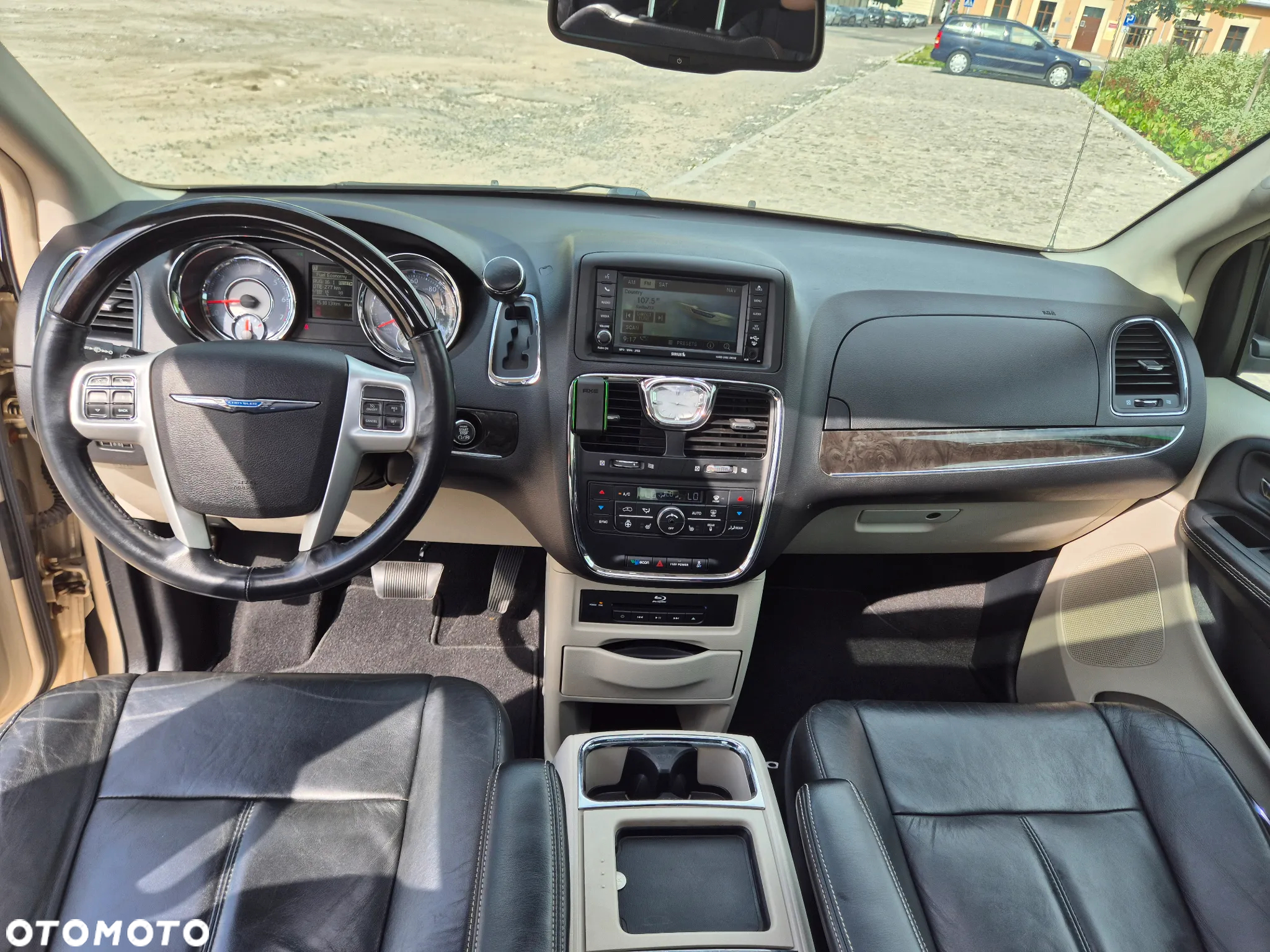 Chrysler Town & Country 3.6 Limited - 13