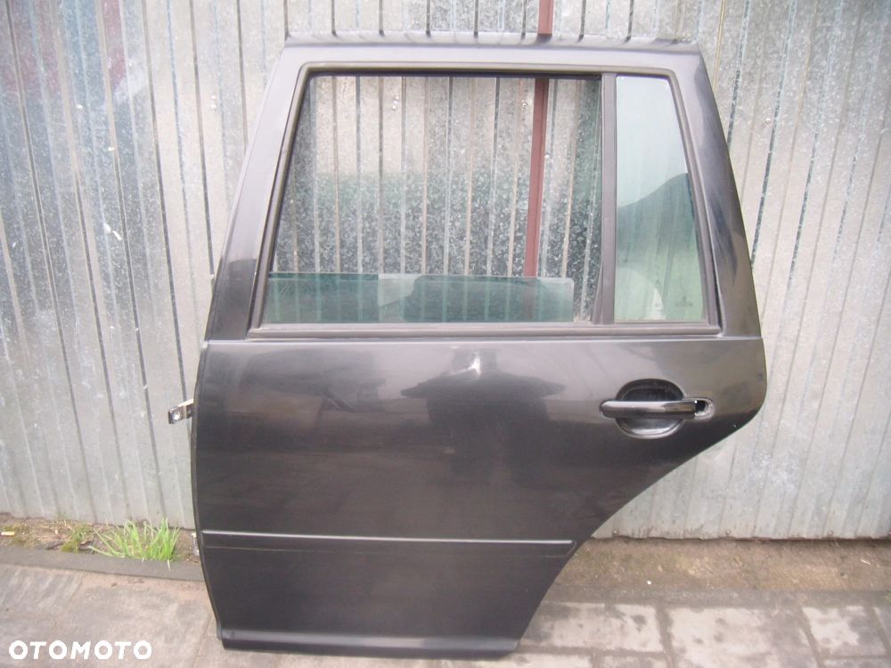 vw bora golf 4 kombi  drzwi lewy tył  L041 - 1