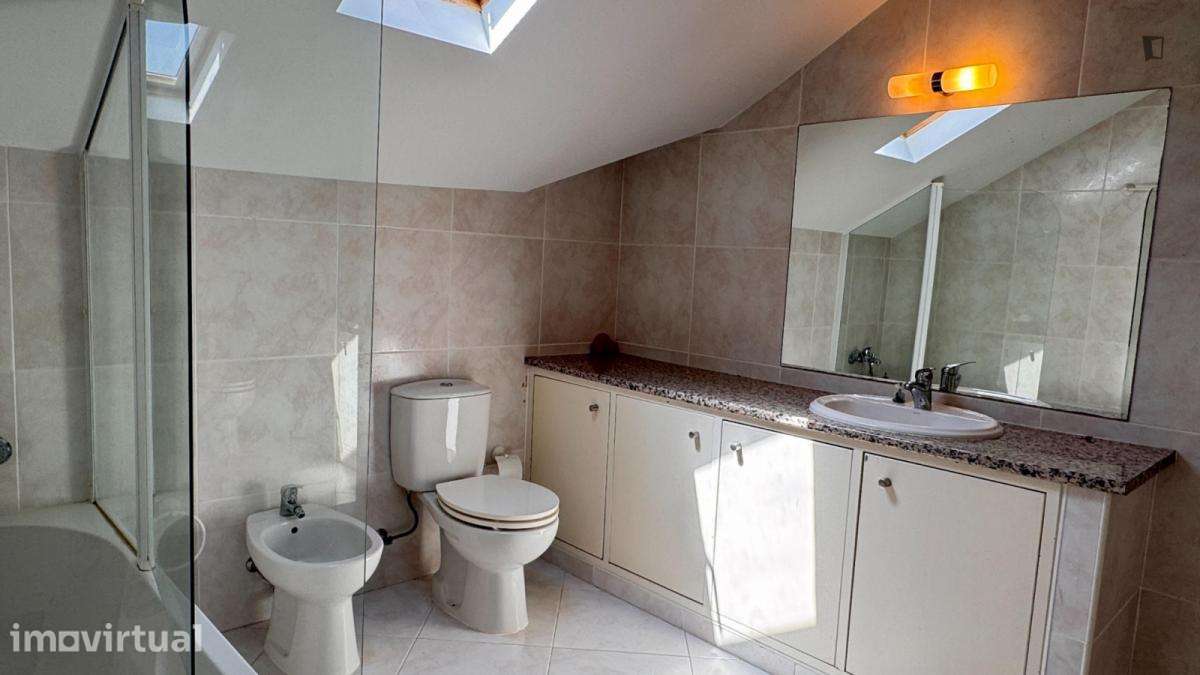 Quarto - localizado em Montes Claros Coimbra - Grande imagem: 3/22