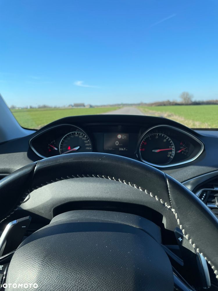 Peugeot 308 - 8